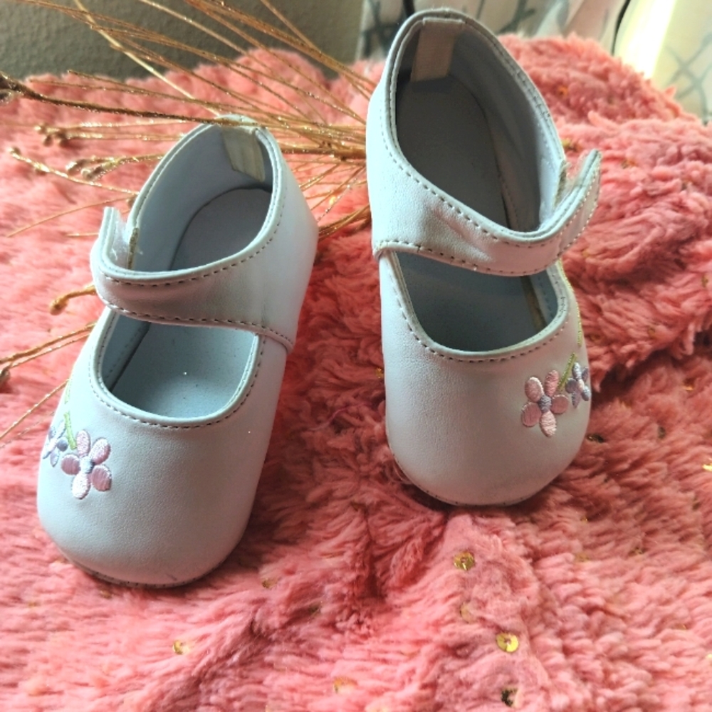 Embroidered Baby shoes by Trimfoot Co